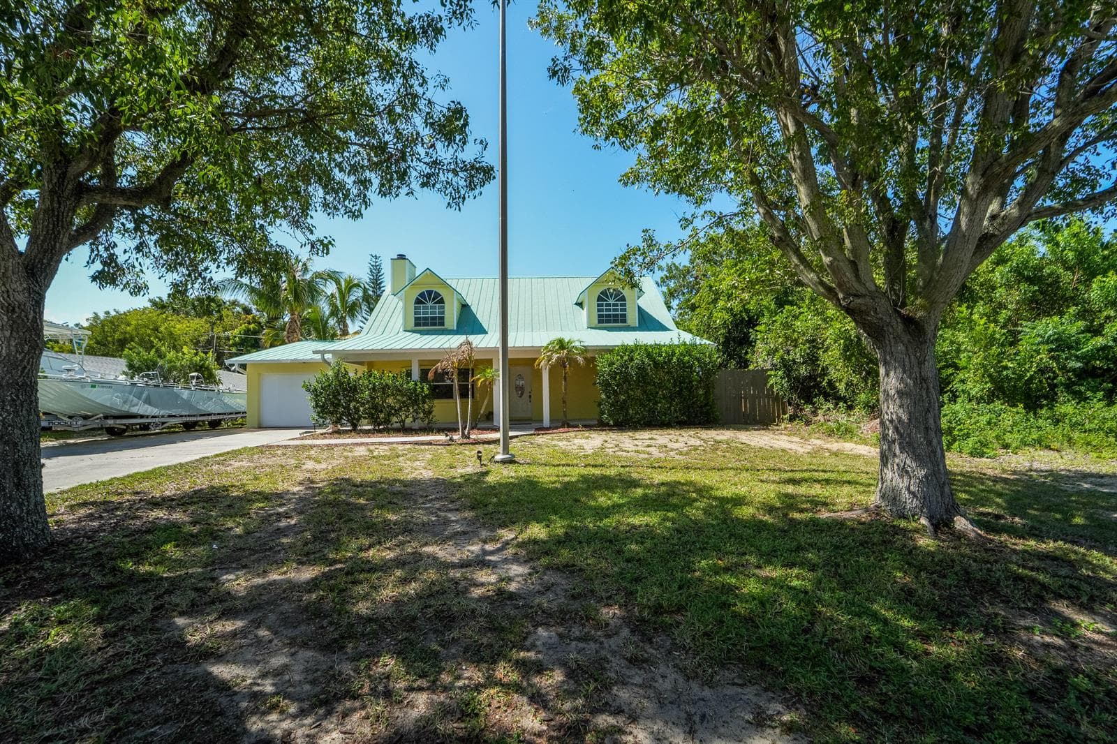 8645 SE Alabama Place, Hobe Sound, FL 33455 photo 3