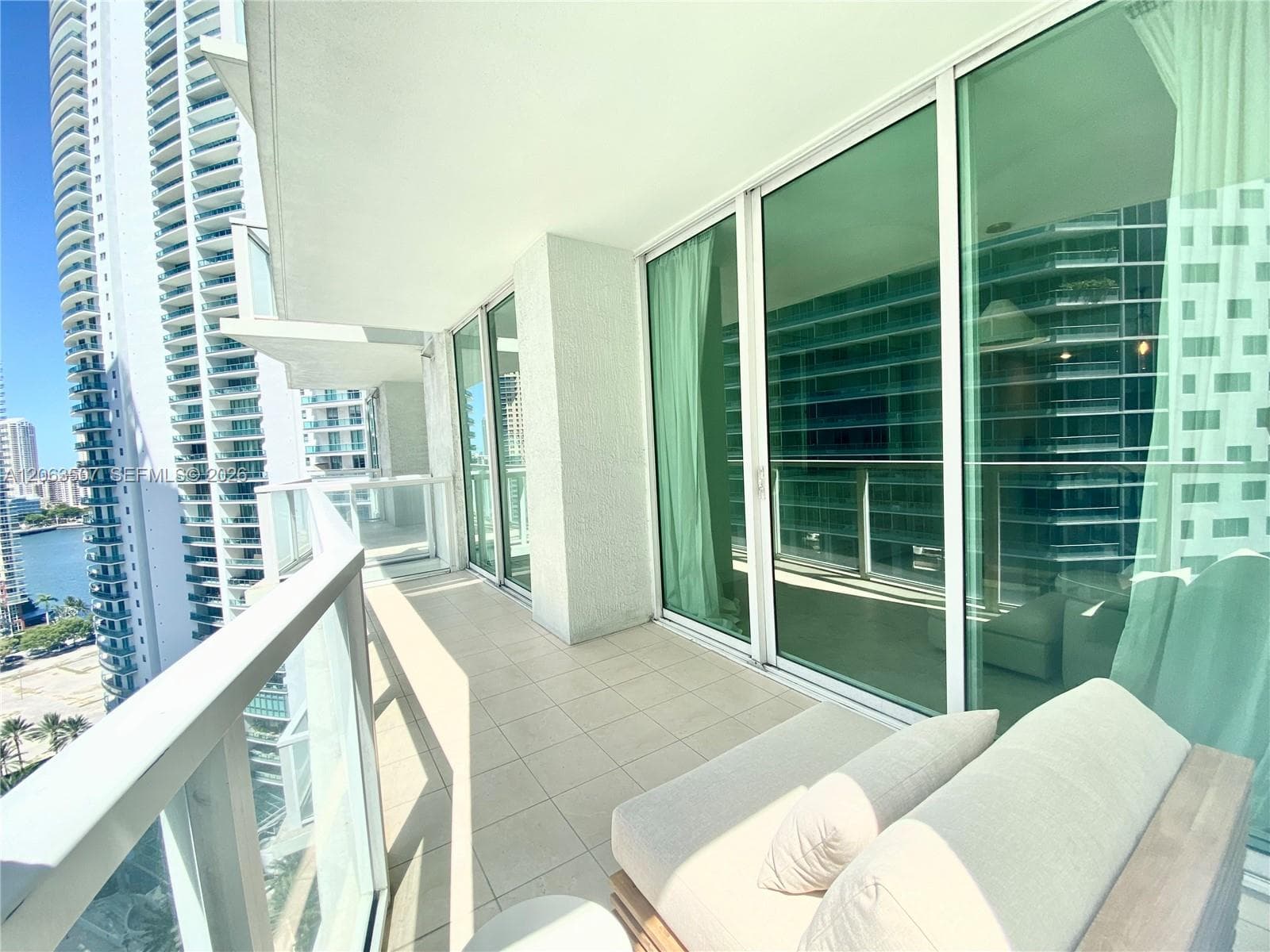 218 SE 14th St # 2004, Miami, FL 33131