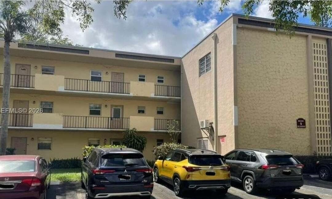 100 ASHBURY Road # 206, Hollywood, FL 33024