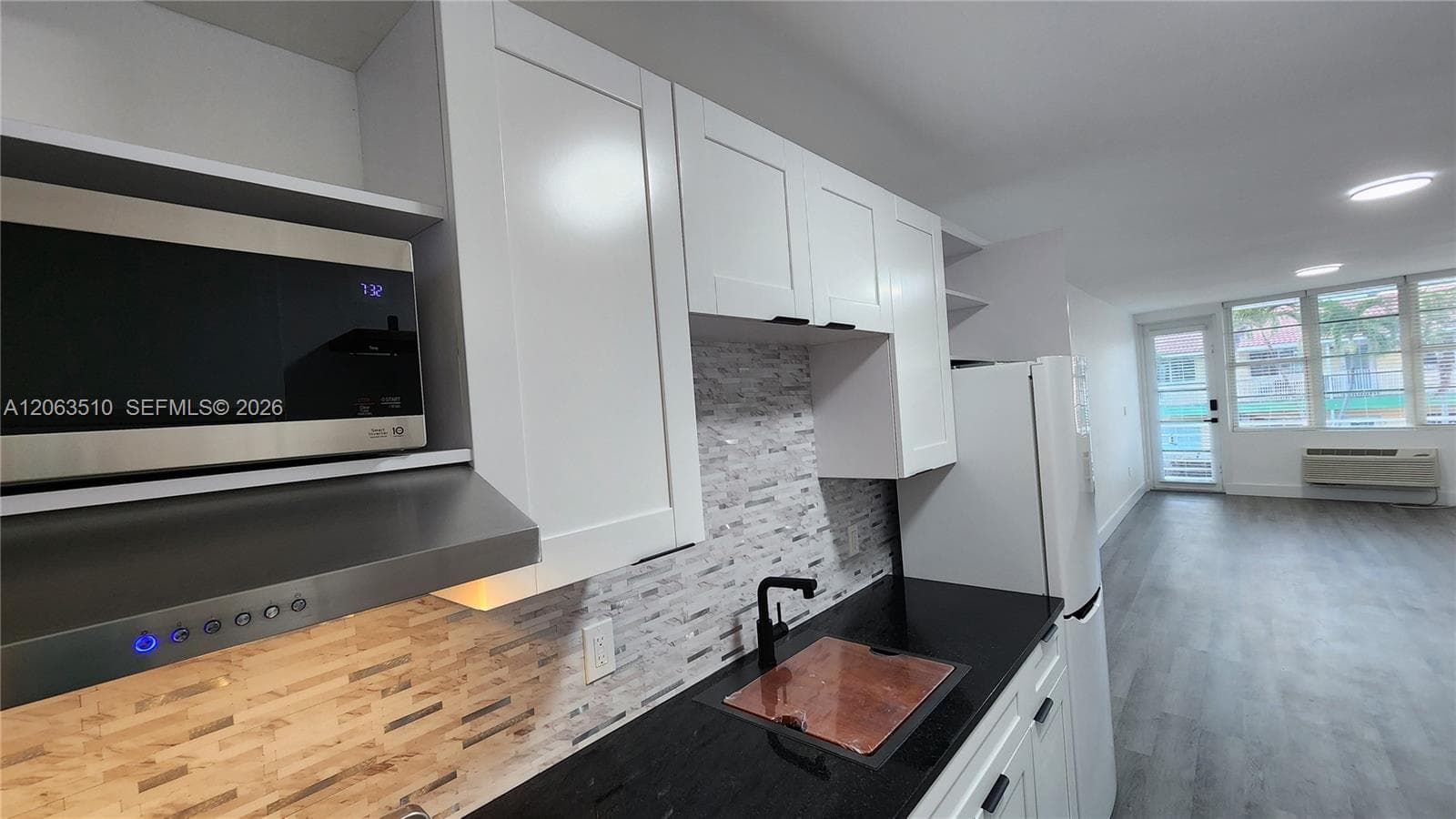 300 74th St # 14, Miami Beach, FL 33141 photo 3