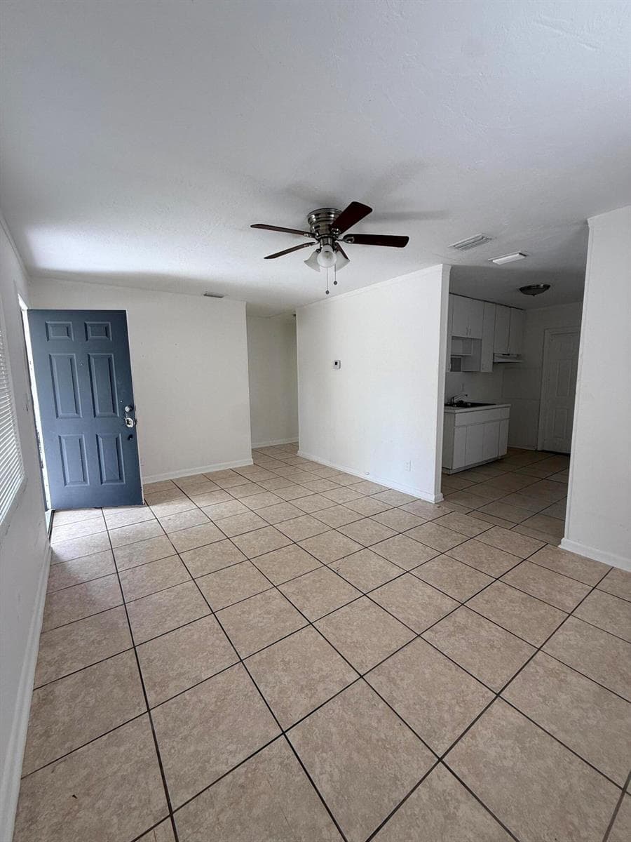865 W 3RD Street, Riviera Beach, FL 33404 photo 2