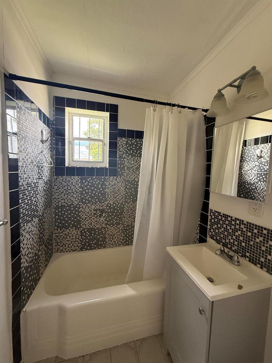 865 W 3RD Street, Riviera Beach, FL 33404 photo 4