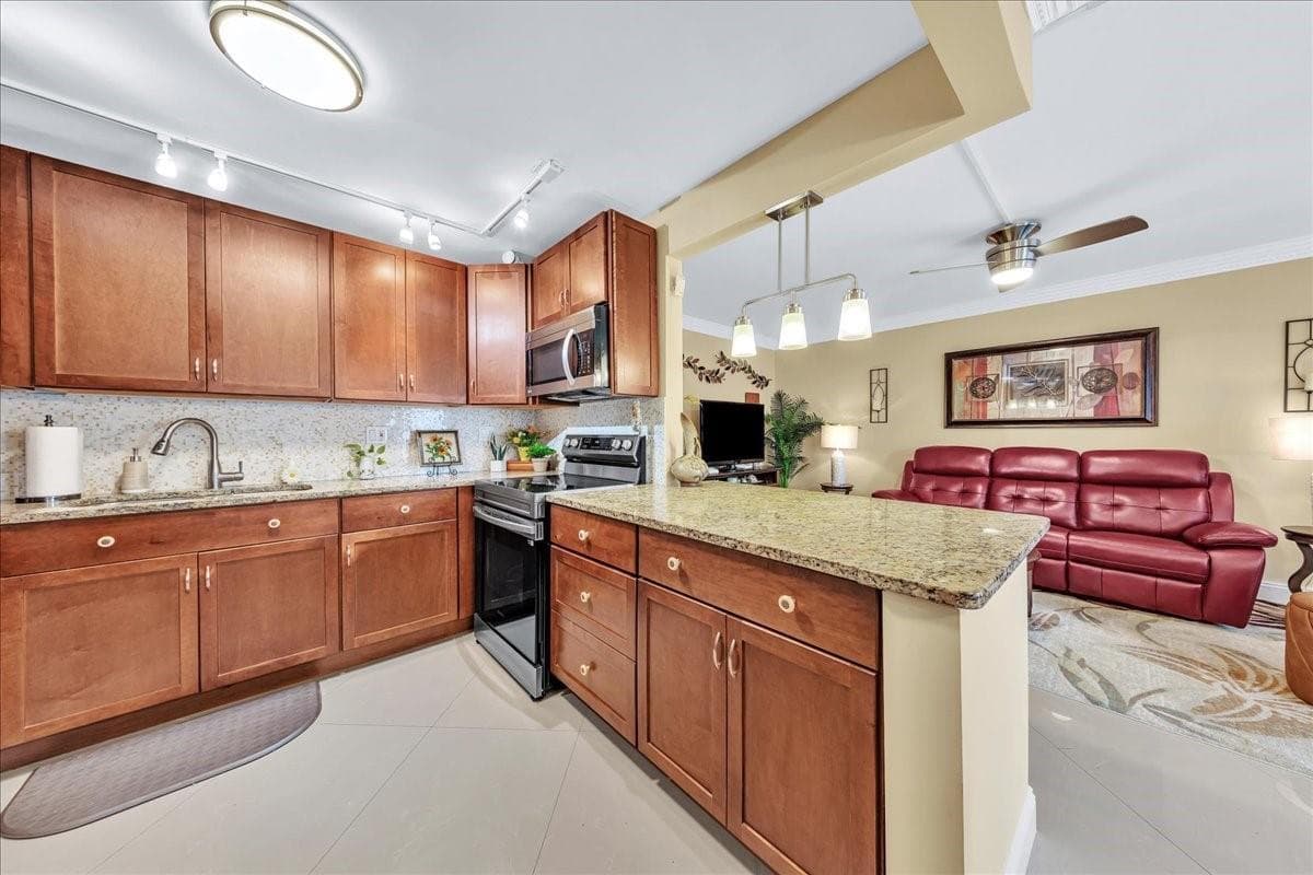 2047 WOLVERTON C, Boca Raton, FL 33434 photo 3