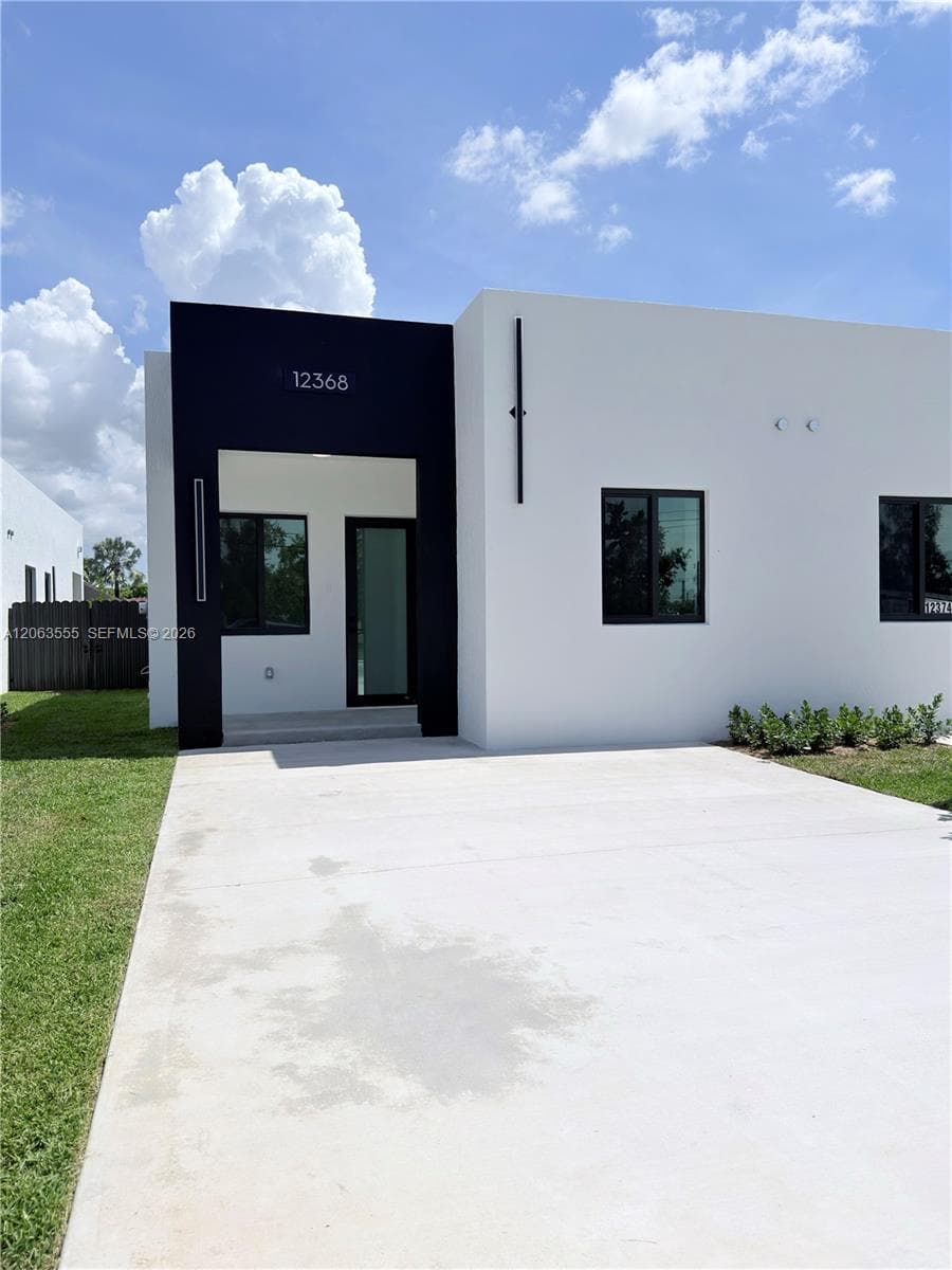 12368 SW 219th St, Miami, FL 33170 photo 2