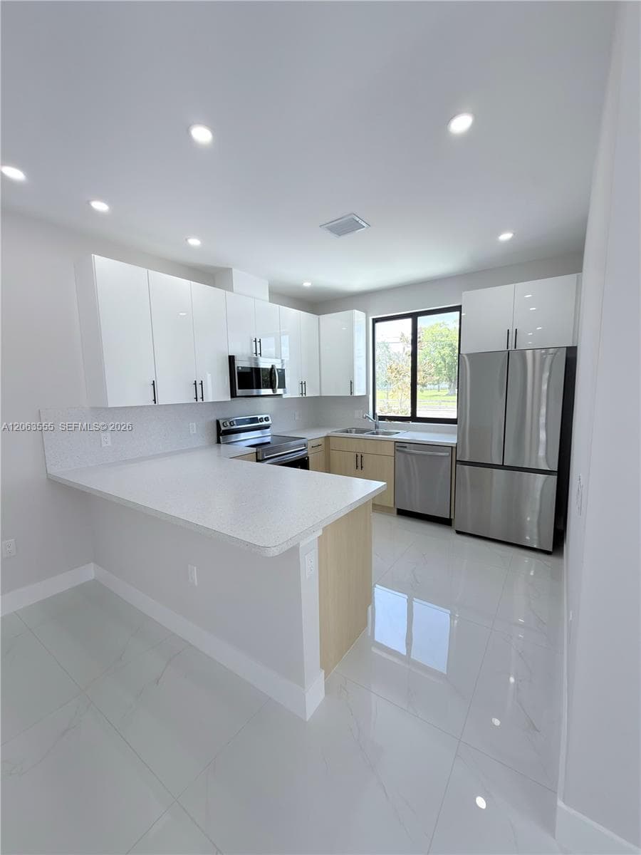 12368 SW 219th St, Miami, FL 33170 photo 4