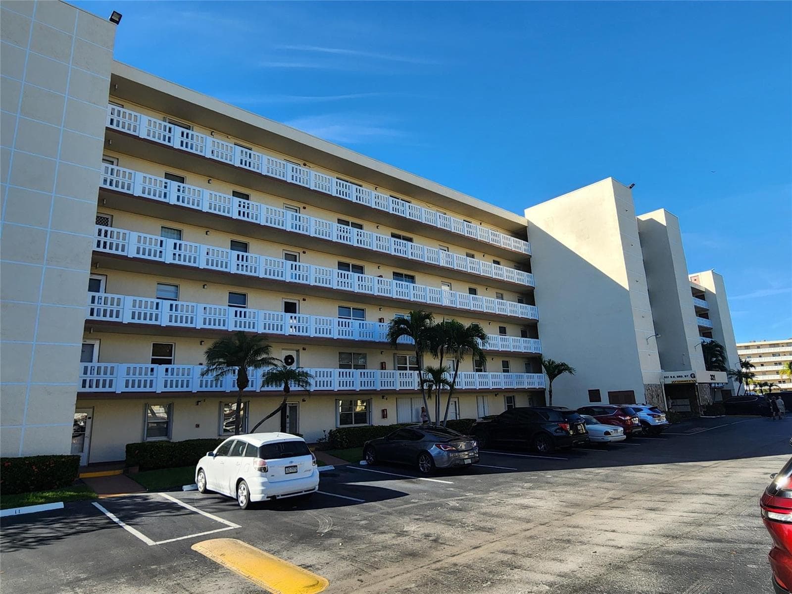 321 SE 3rd Street # 302, Dania Beach, FL 33004