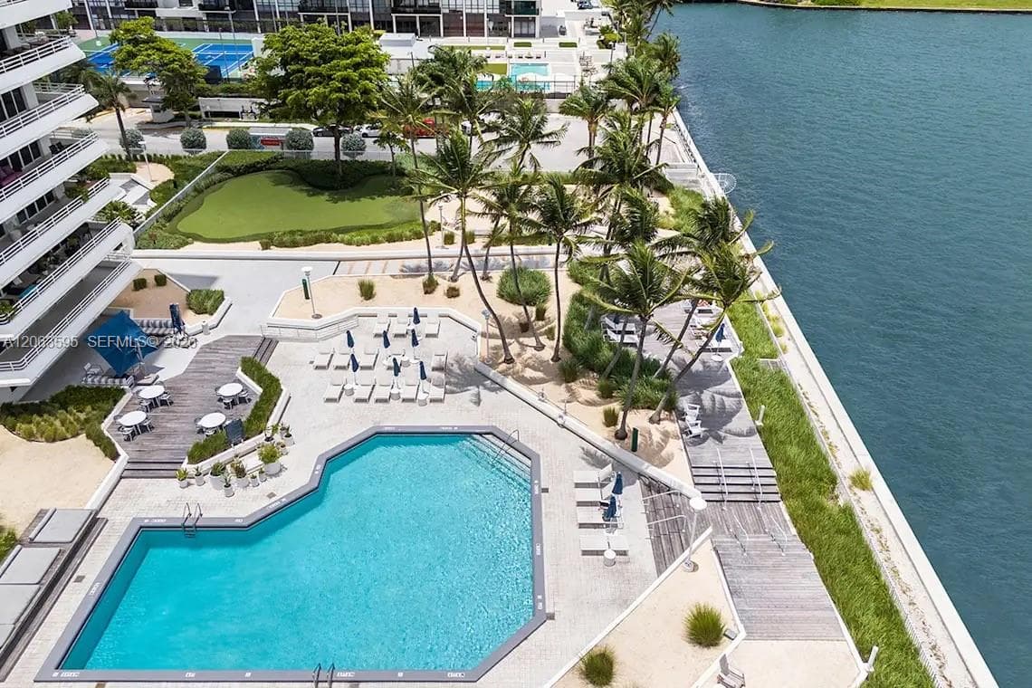 555 NE 34th St # 1801, Miami, FL 33137 photo 2