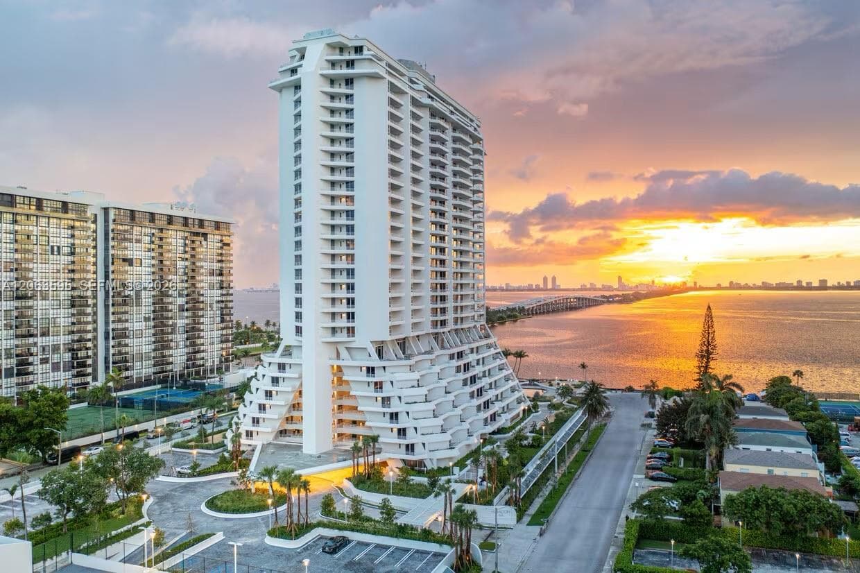 555 NE 34th St # 1801, Miami, FL 33137