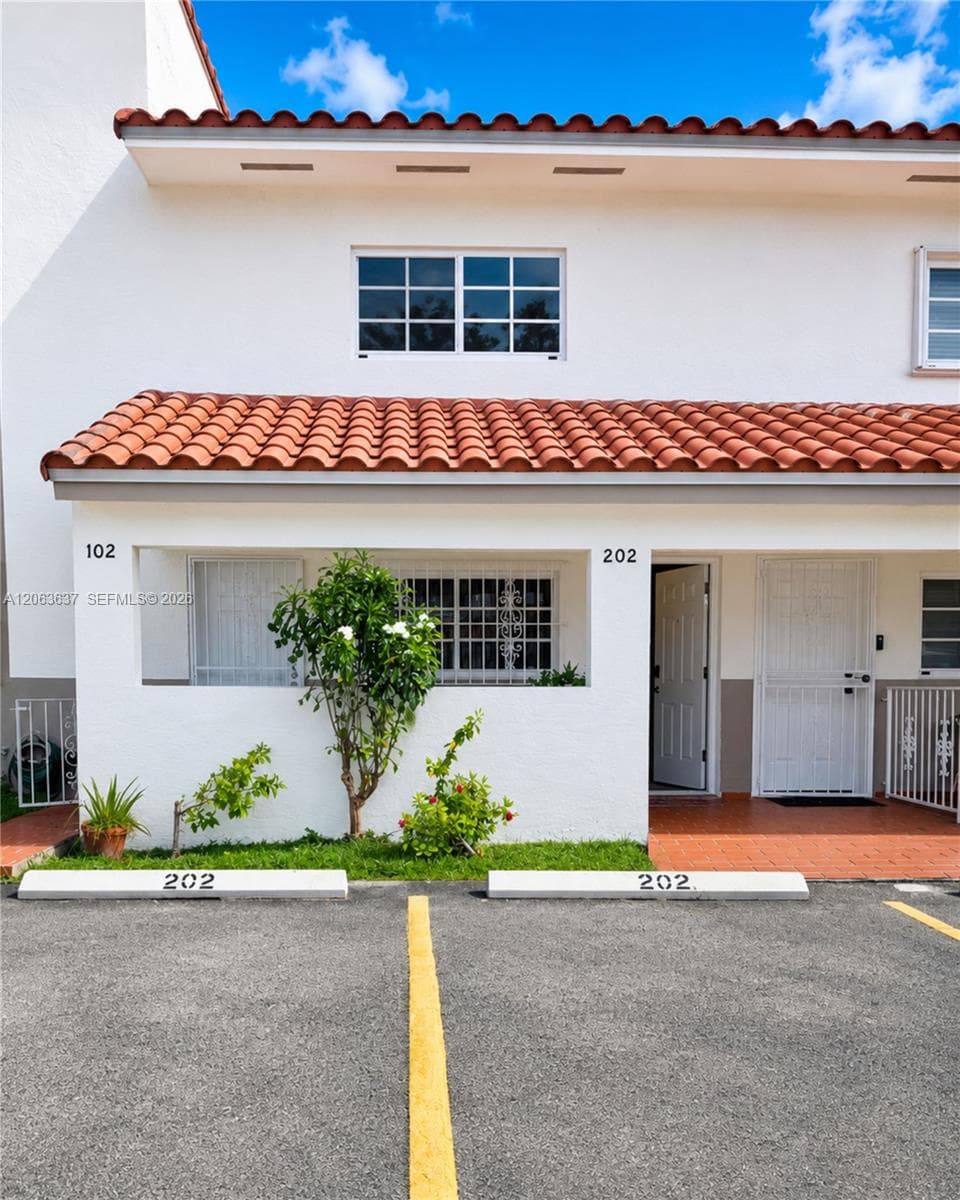 7878 W 29th Ln # 202, Hialeah, FL 33018 photo 2