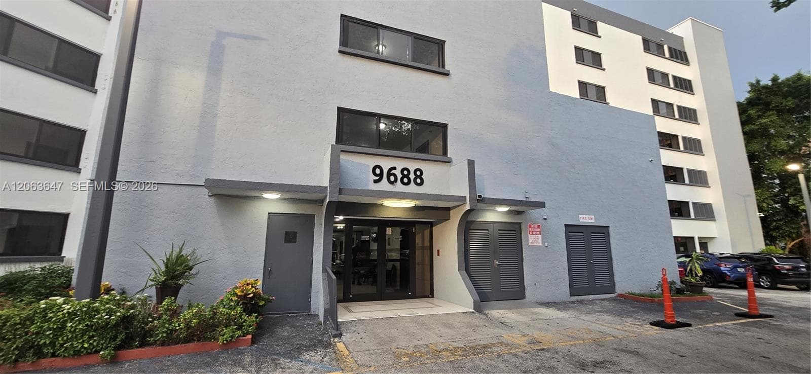 9688 Fontainebleau Blvd # 404, Miami, FL 33172 photo 2