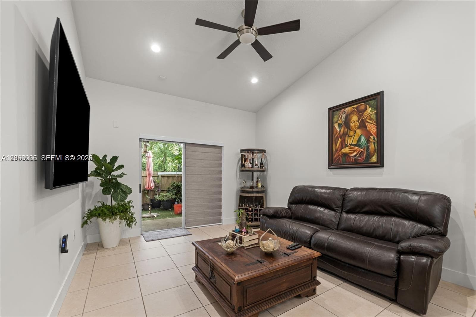 3220 NE 11th Dr, Homestead, FL 33033 photo 2