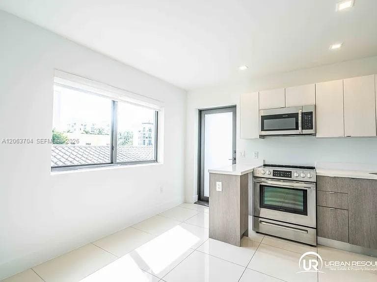 1971 Bay Dr # 122, Miami Beach, FL 33141 photo 2