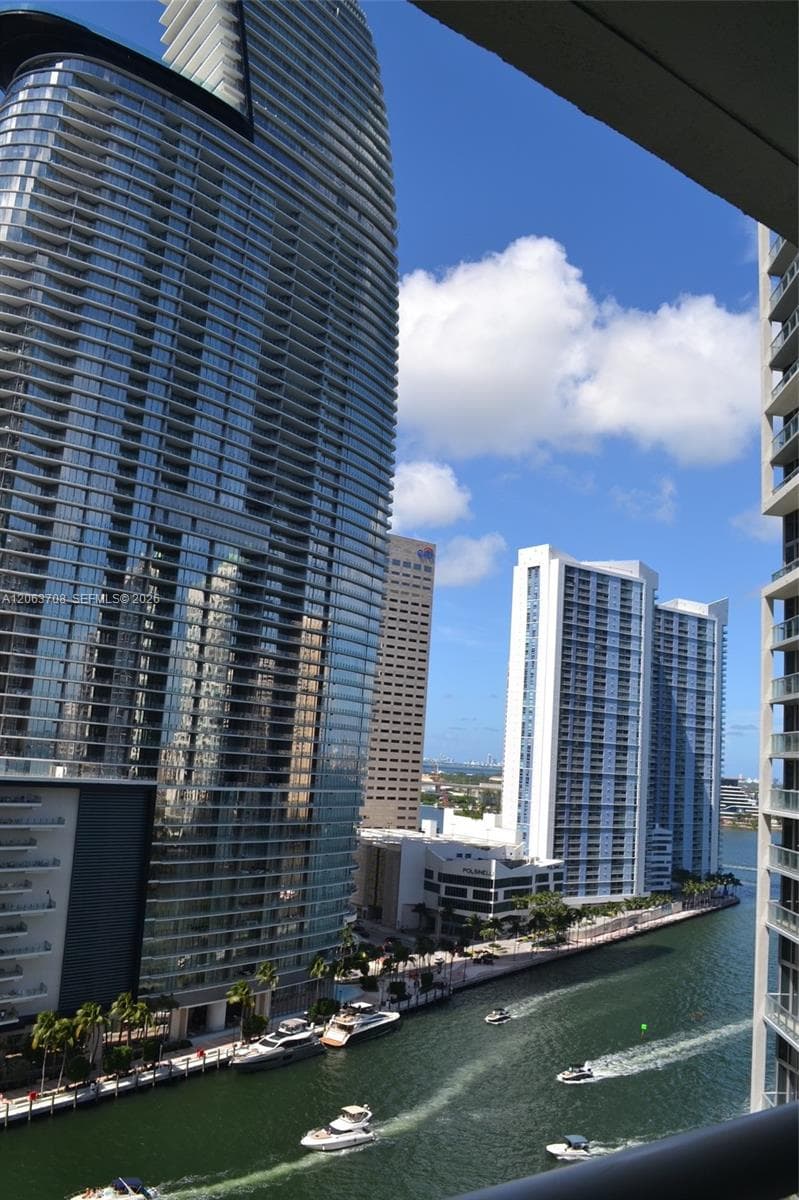 475 Brickell Ave # 1814, Miami, FL 33131 photo 2