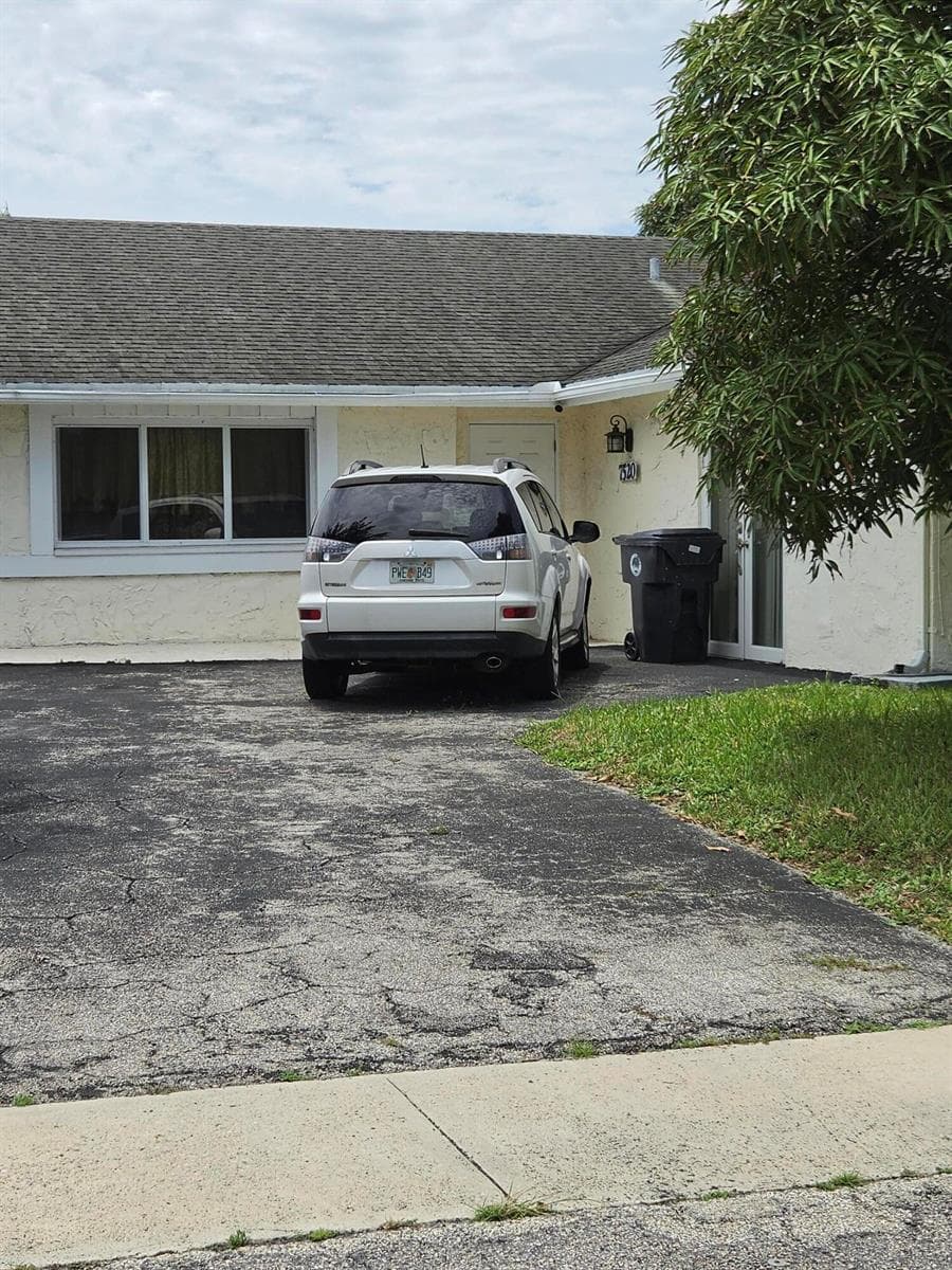7520 SW 6TH Court SW, North Lauderdale, FL 33068 photo 2
