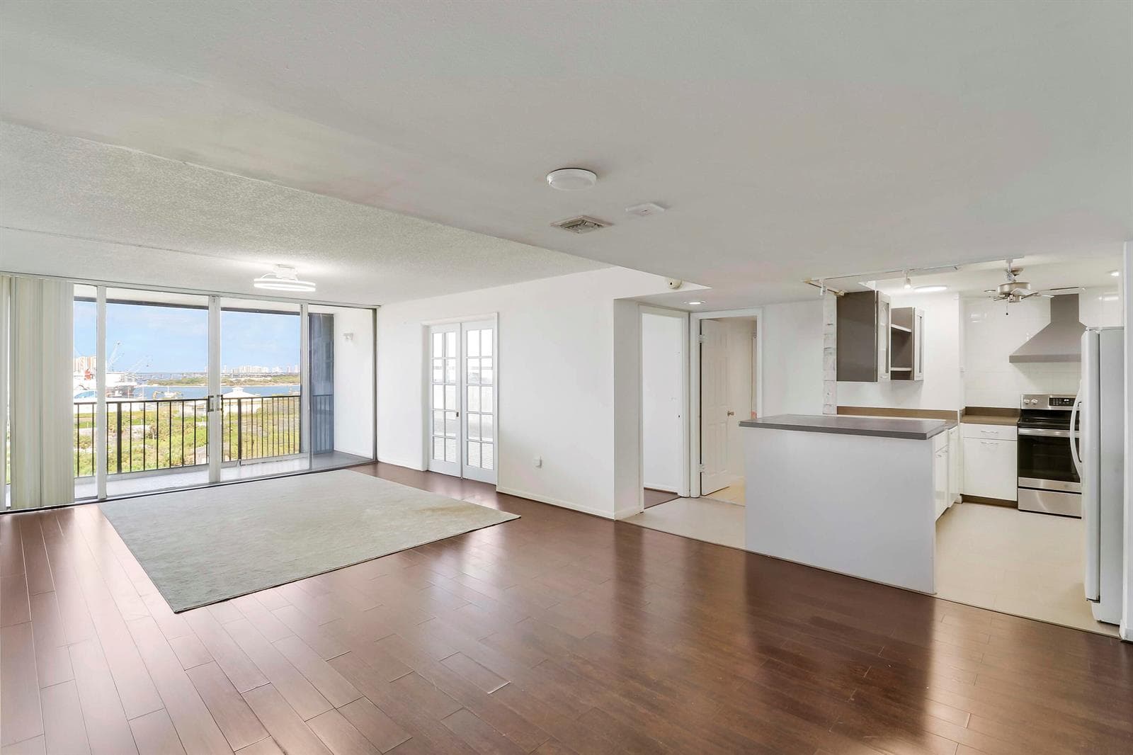 Palm Beach House photo 4