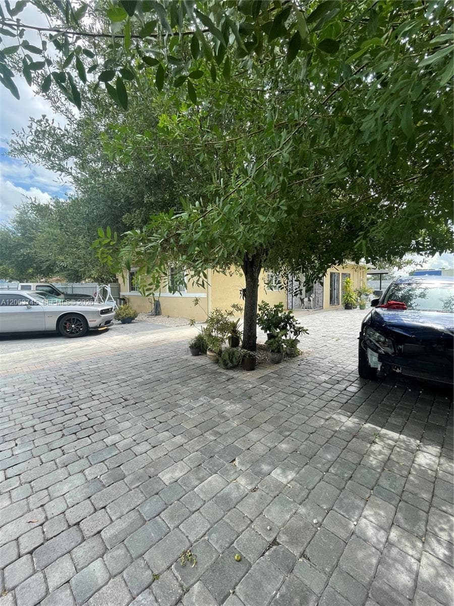 20764 NW 31st Ave, Miami Gardens, FL 33056 photo 2
