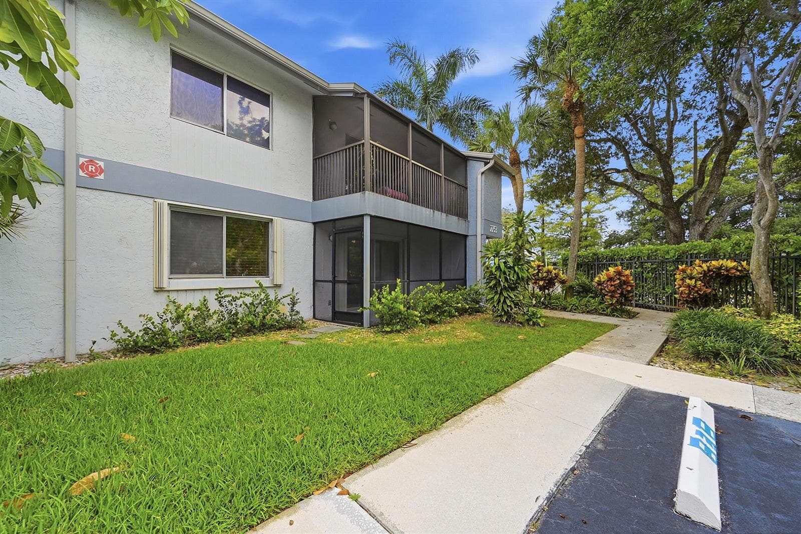 2753 S OAKLAND FOREST Drive # 102, Oakland Park, FL 33309 photo 4