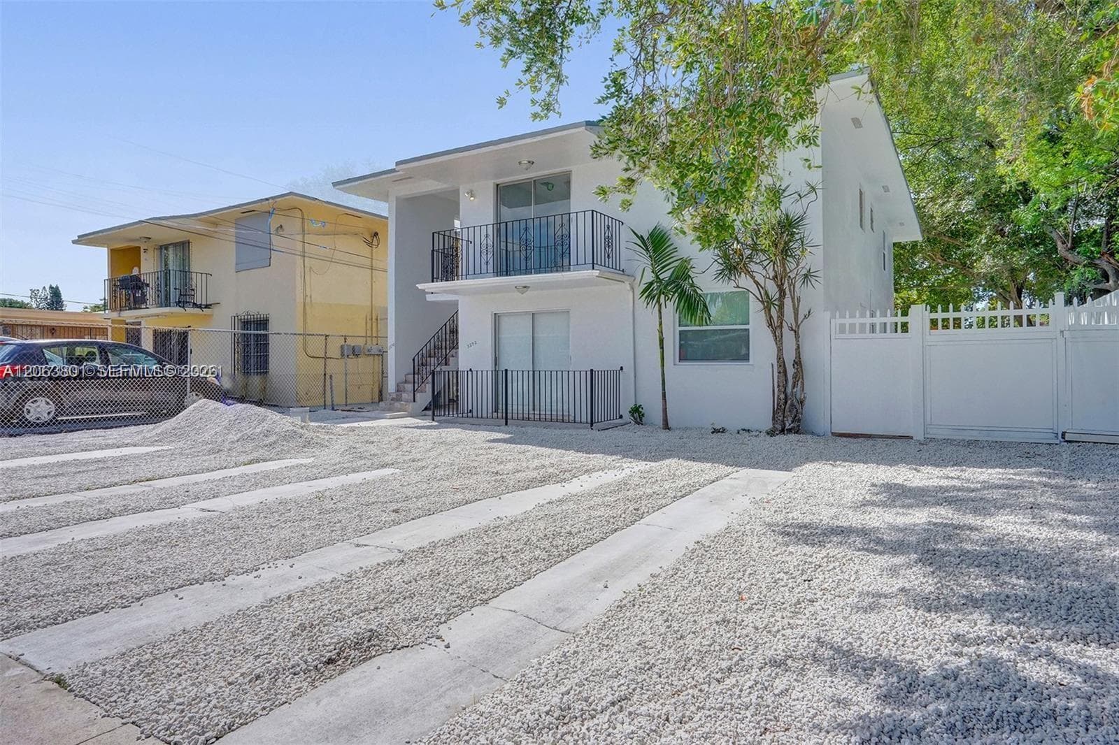 3290 NW 4th St # 3290, Miami, FL 33125 photo 2