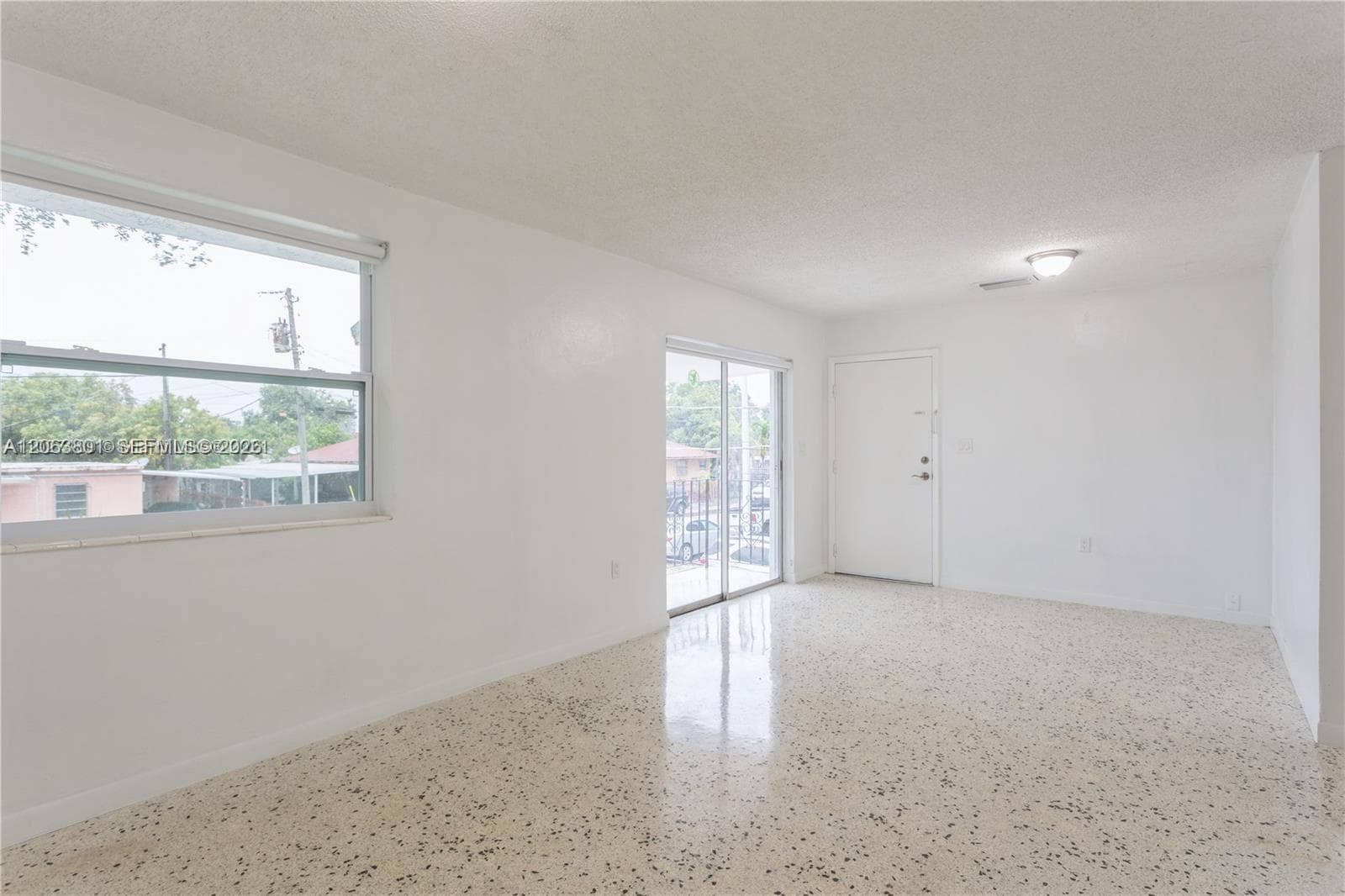 3290 NW 4th St # 3290, Miami, FL 33125 photo 4
