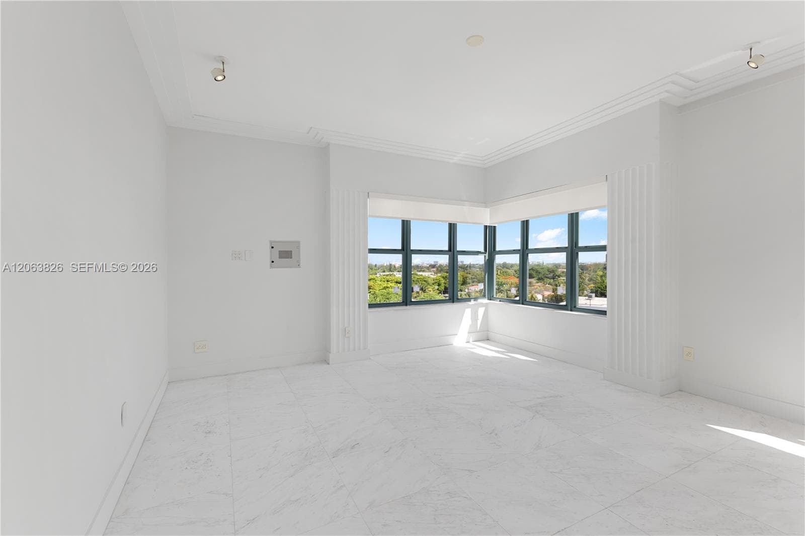 2421 Lake Pancoast Dr # 7A, Miami Beach, FL 33140 photo 2