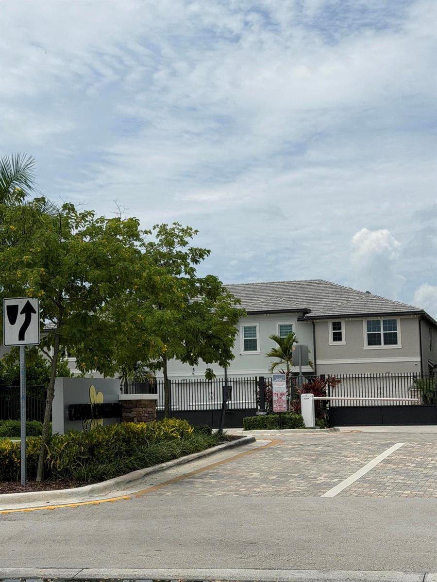2933 OLIVIA Avenue, Lauderdale Lakes, FL 33311 photo 4