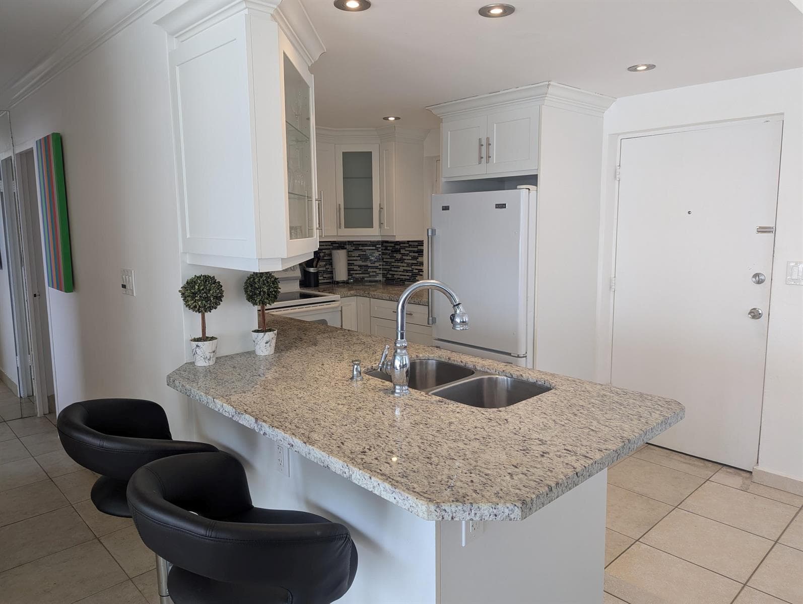 220 KINGS POINT Drive # 501, Sunny Isles Beach, FL 33160