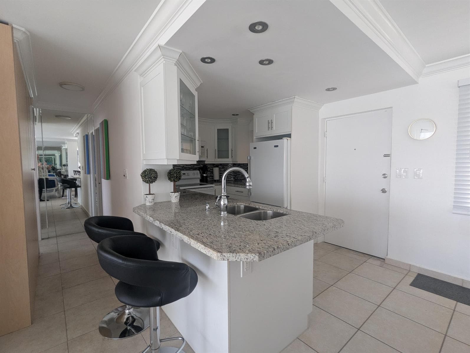 220 KINGS POINT Drive # 501, Sunny Isles Beach, FL 33160 photo 4