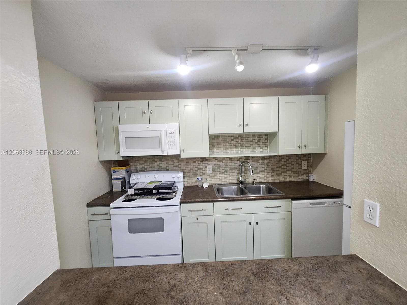 802 NW 87th Ave # 312, Miami, FL 33172 photo 2