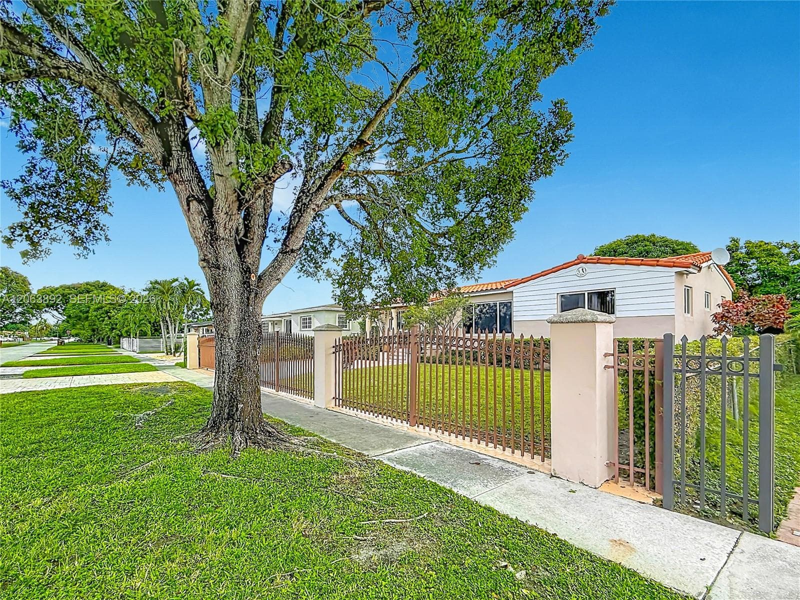 145 W 57th St, Hialeah, FL 33012 photo 3