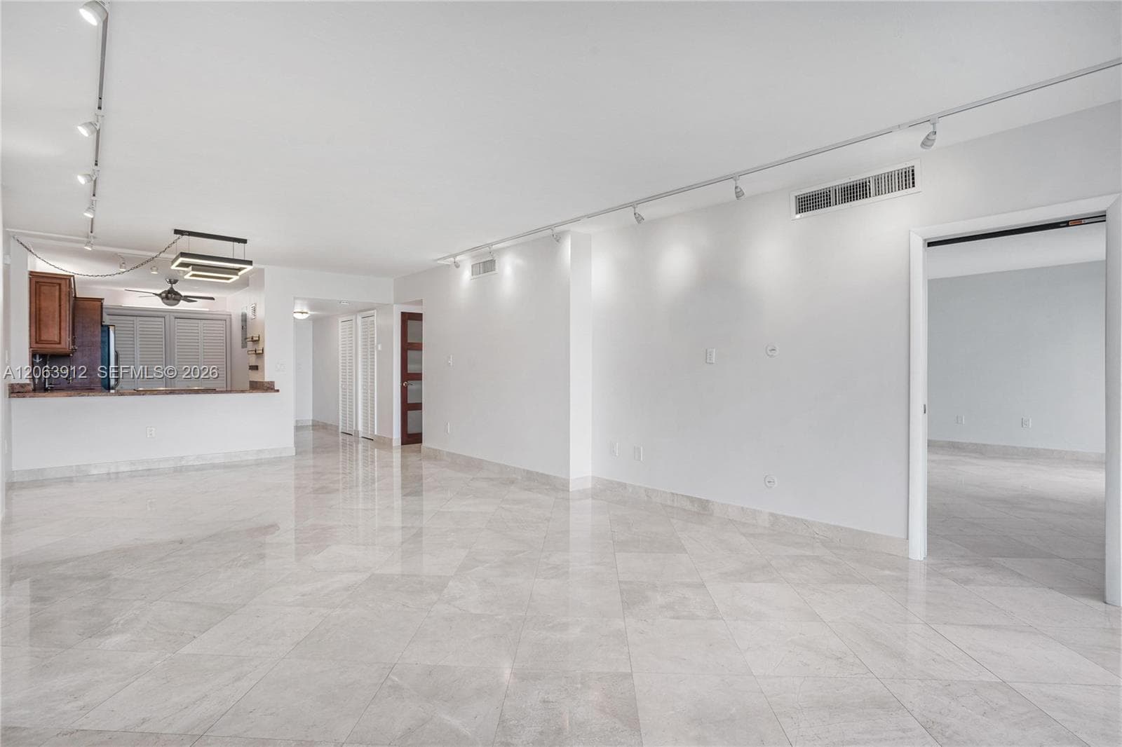 3375 N Country Club Dr # 1605, Aventura, FL 33180 photo 4