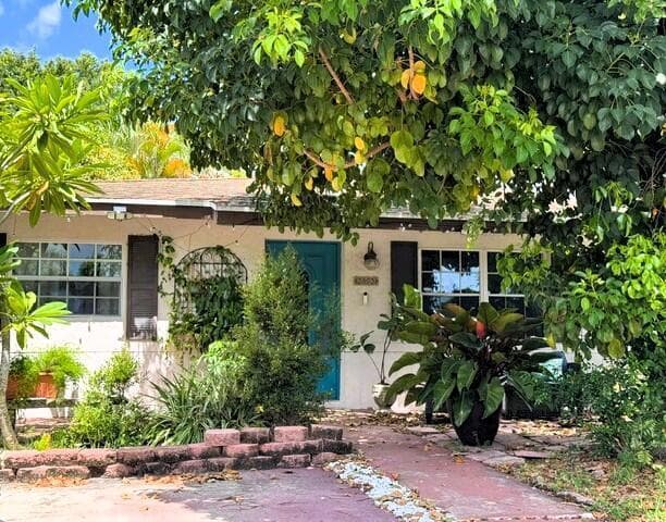 3803 HEATHER Drive W, FL 33463