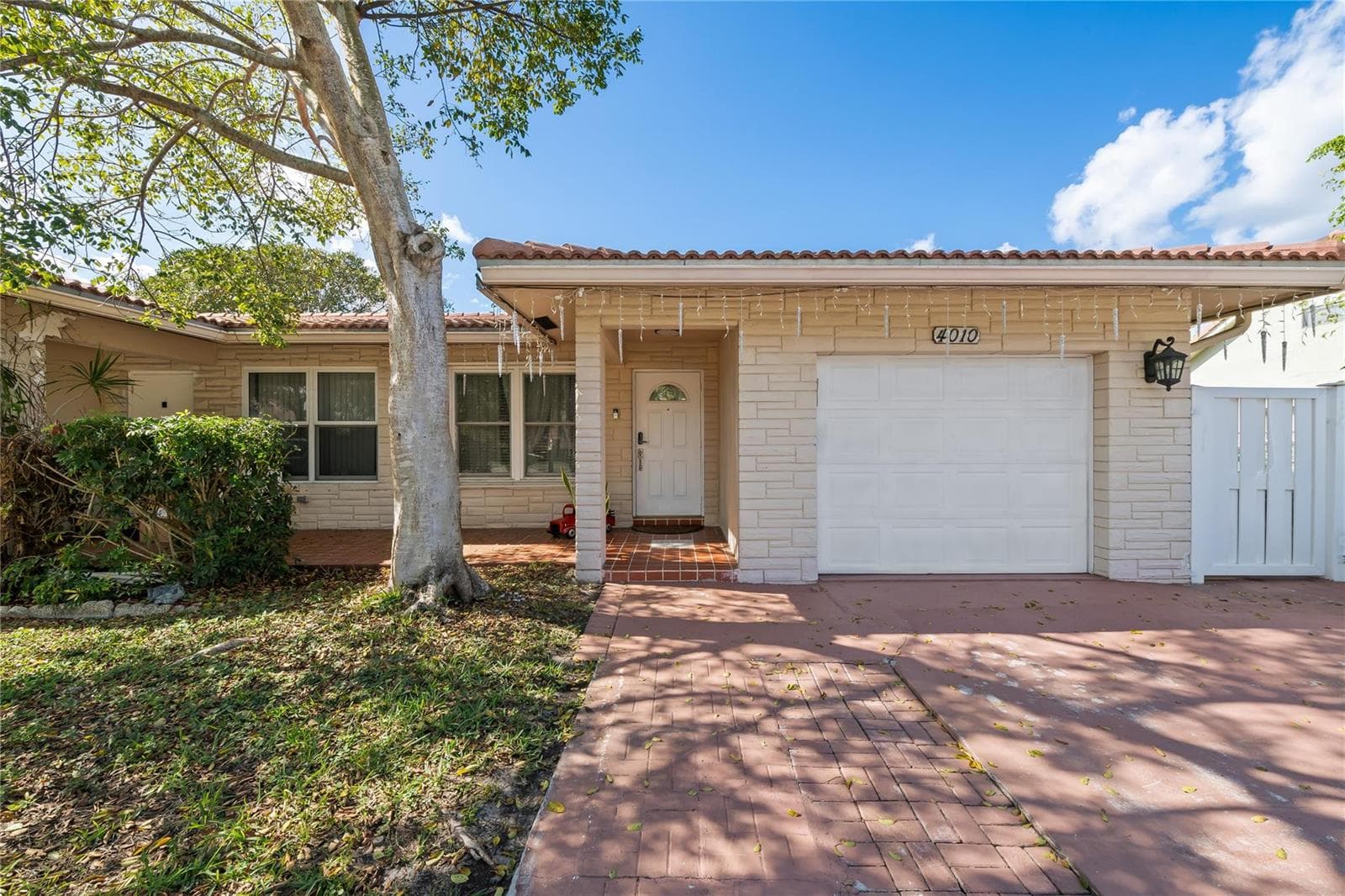 4010 CORAL SPRINGS Drive, Coral Springs, FL 33065 photo 3