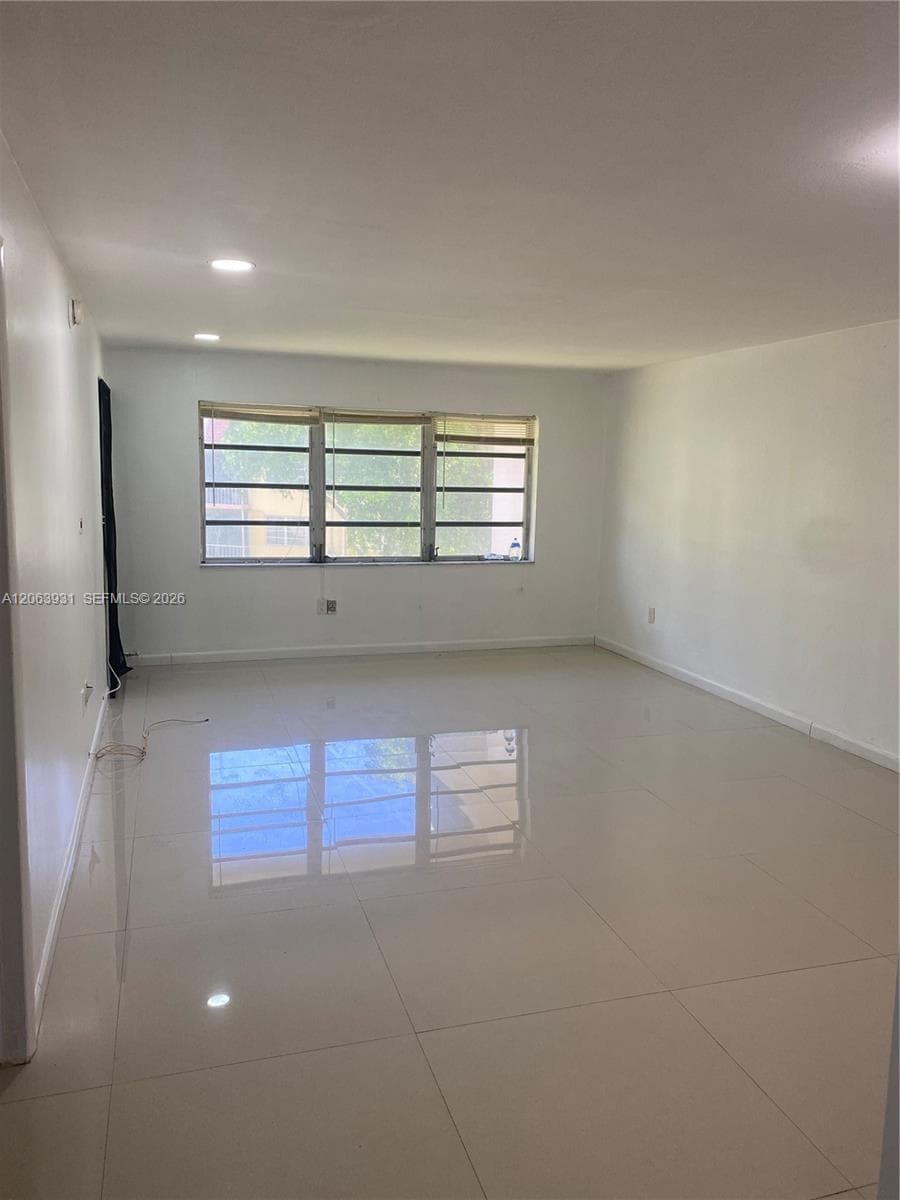 1550 NE 191st St # 309, Miami, FL 33179 photo 3