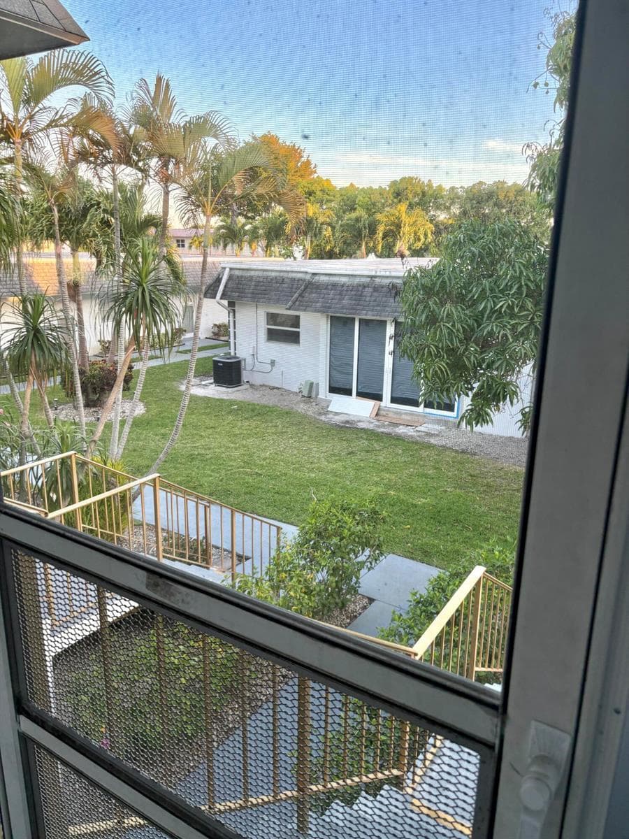 161 PLYMOUTH V, West Palm Beach, FL 33417 photo 2