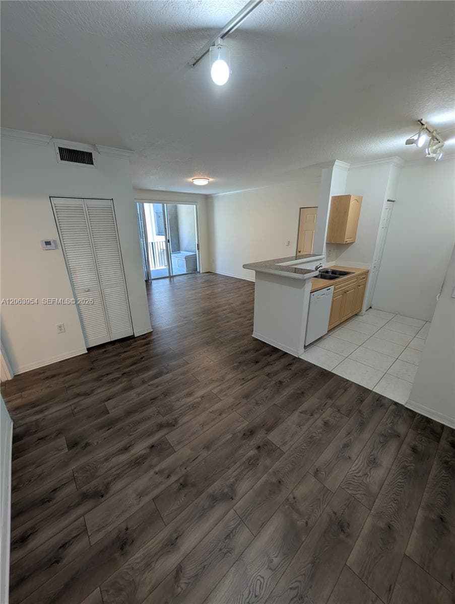 6831 SW 44th St # 203, Miami, FL 33155 photo 4