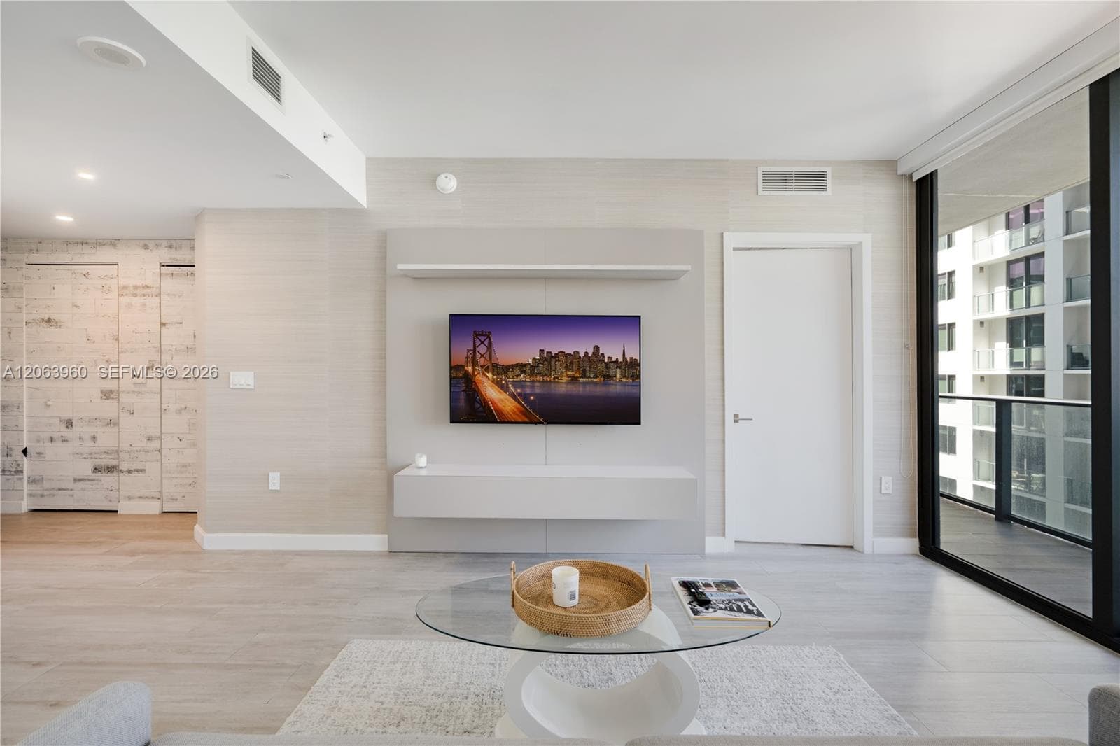 55 SW 9th St # 2301, Miami, FL 33130 photo 3