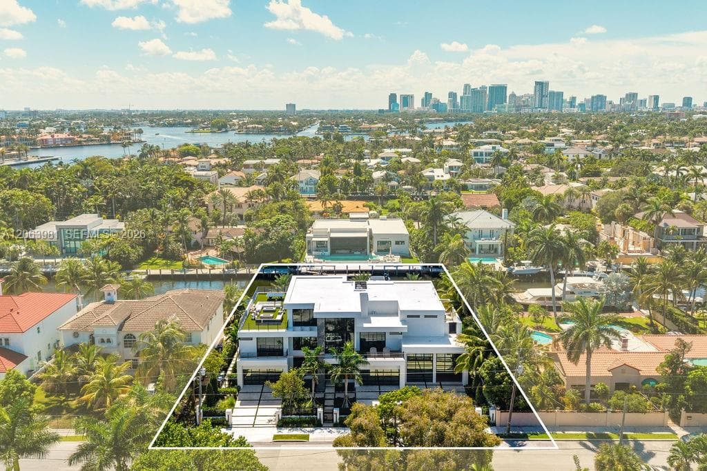 725 Poinciana Dr, Fort Lauderdale, FL 33301 photo 3