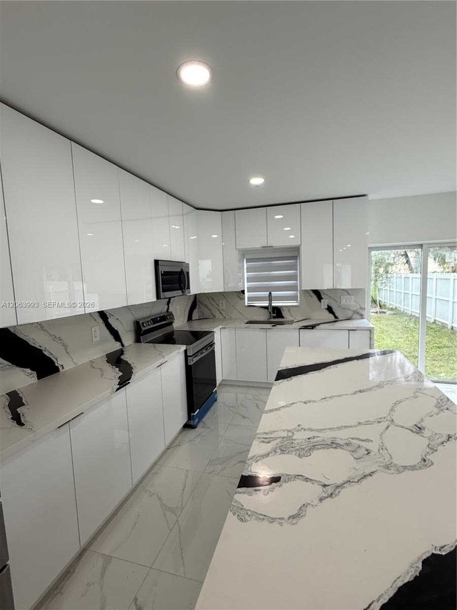 2100 NW 102nd St # 1, Miami, FL 33147 photo 4