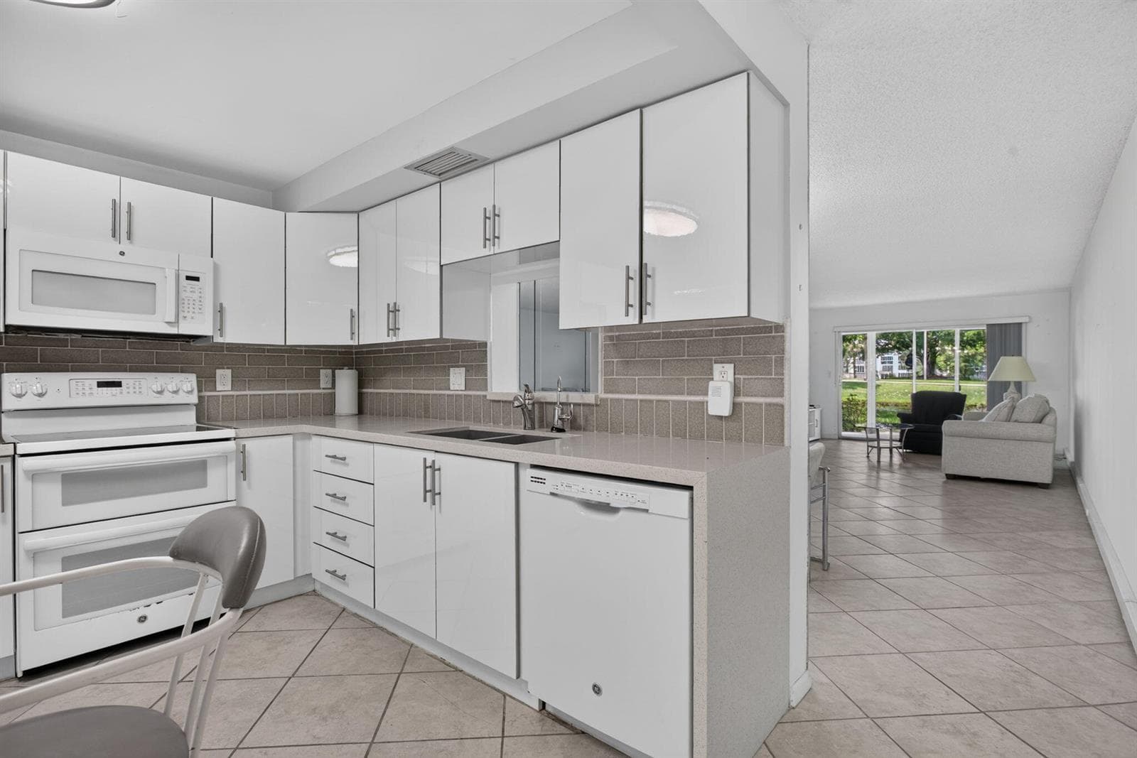 2006 GRANADA Drive # J1, Coconut Creek, FL 33066 photo 2
