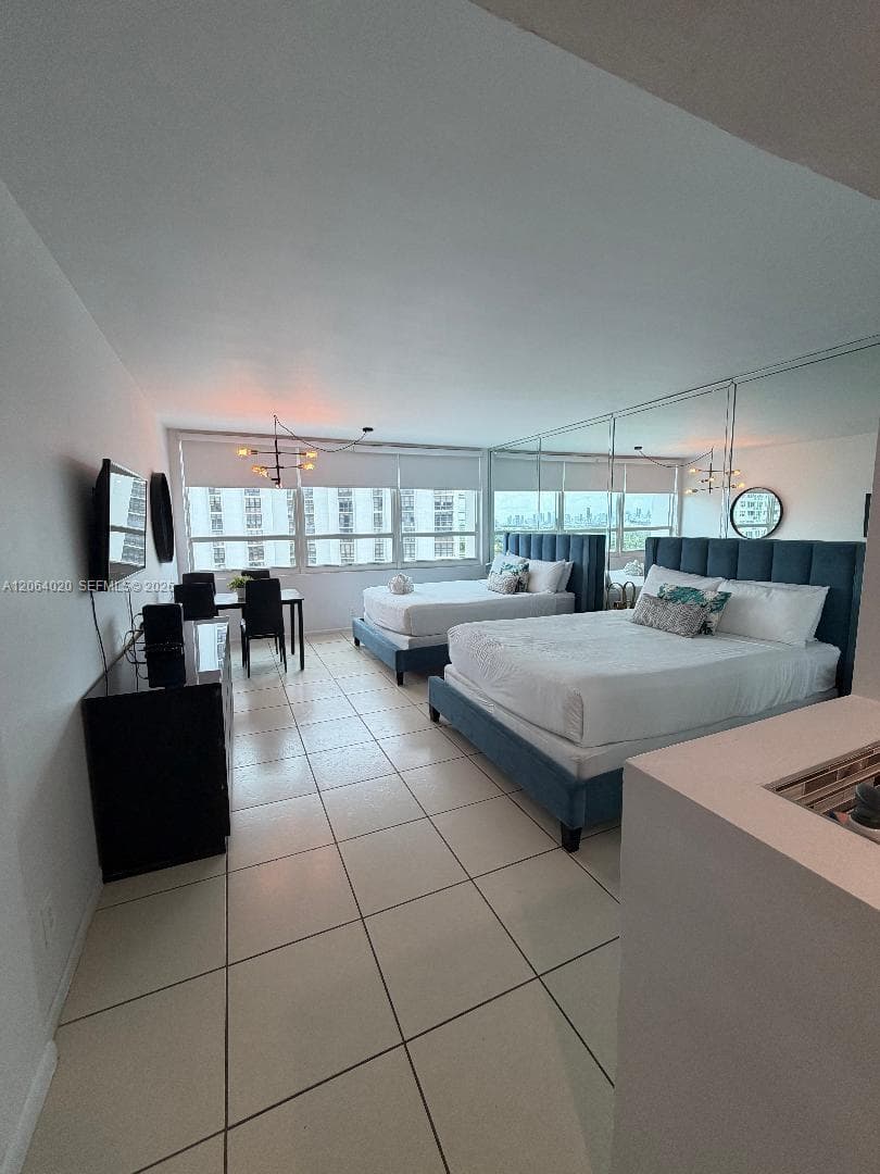 5445 Collins Ave # 1109, Miami Beach, FL 33140 photo 2