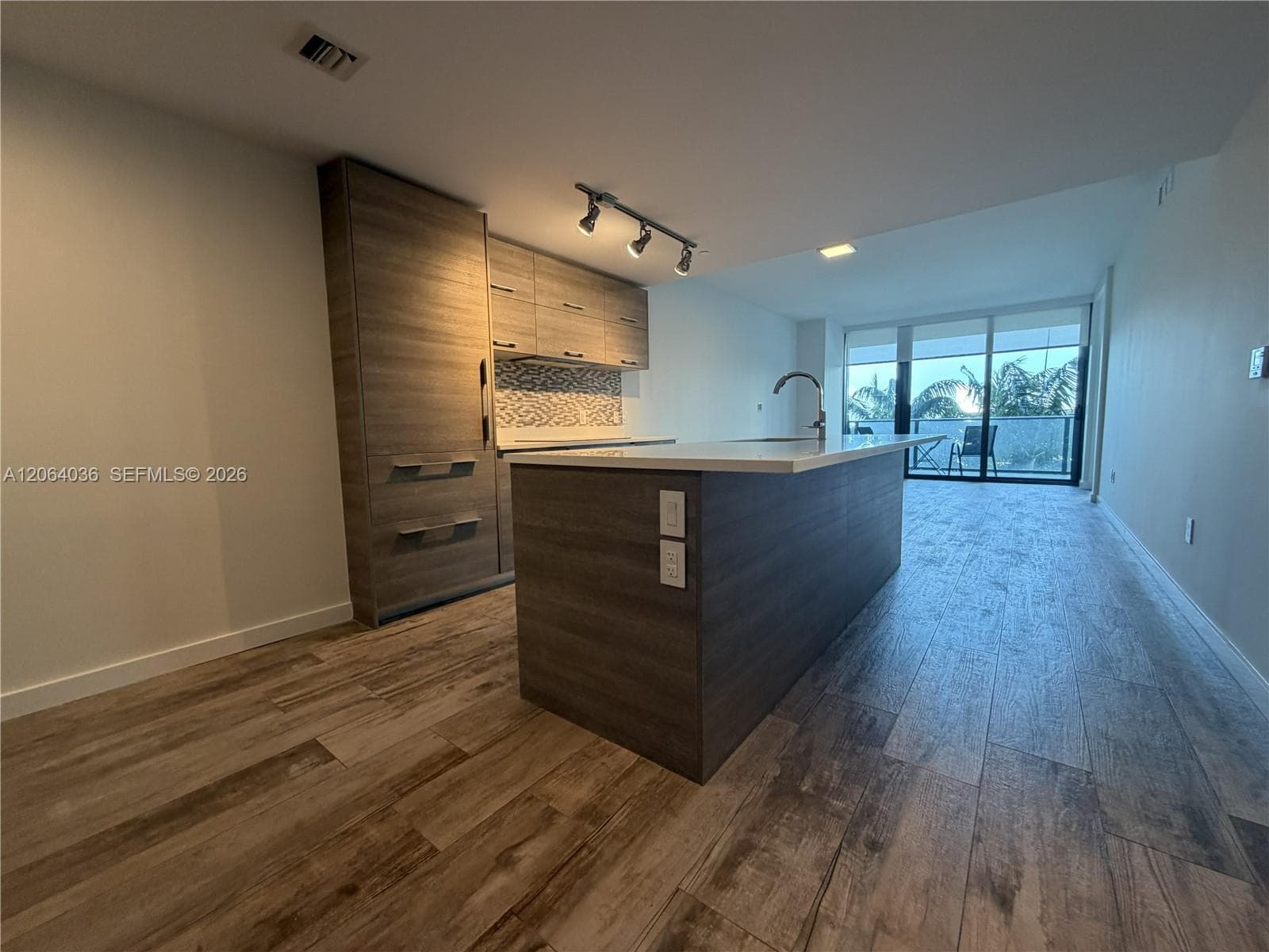 650 NE 32nd St # 802, Miami, FL 33137 photo 4