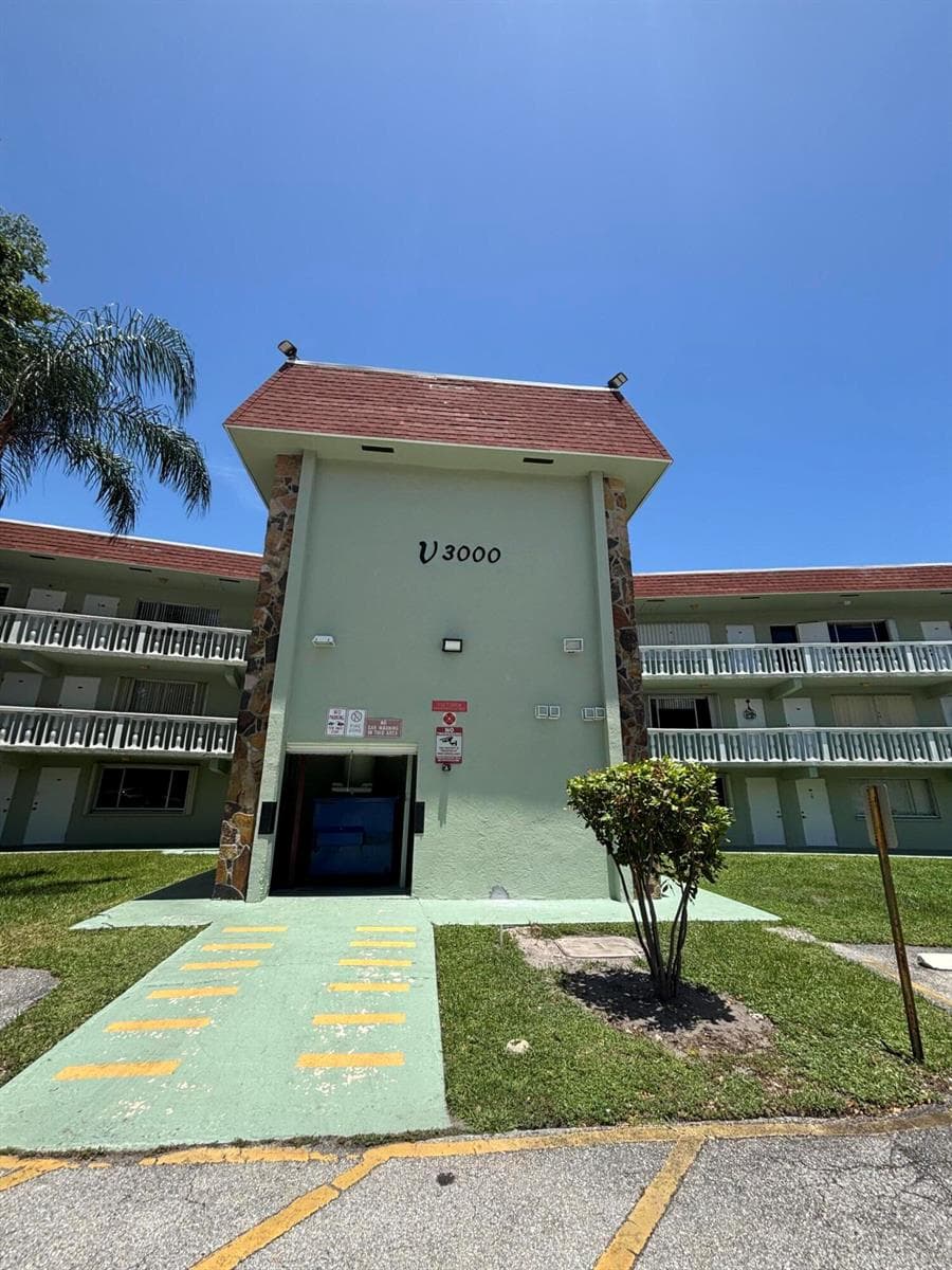 3000 SPRINGDALE Boulevard # 316, Palm Springs, FL 33461