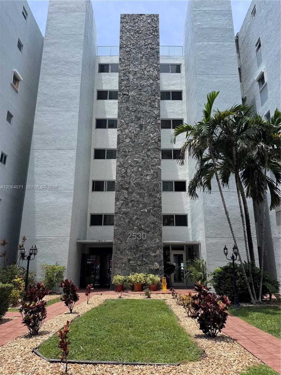 2530 SW 3rd Ave # 306, Miami, FL 33129 photo 3