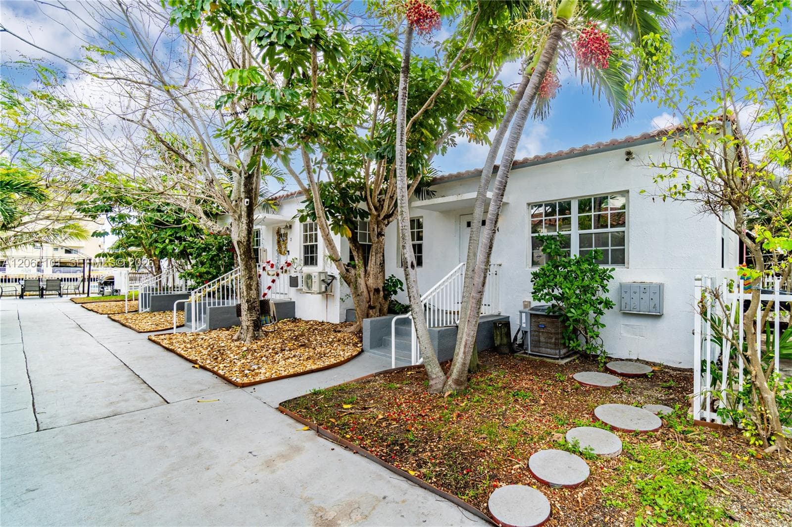 8335 E Crespi Blvd # 4, Miami Beach, FL 33141 photo 2
