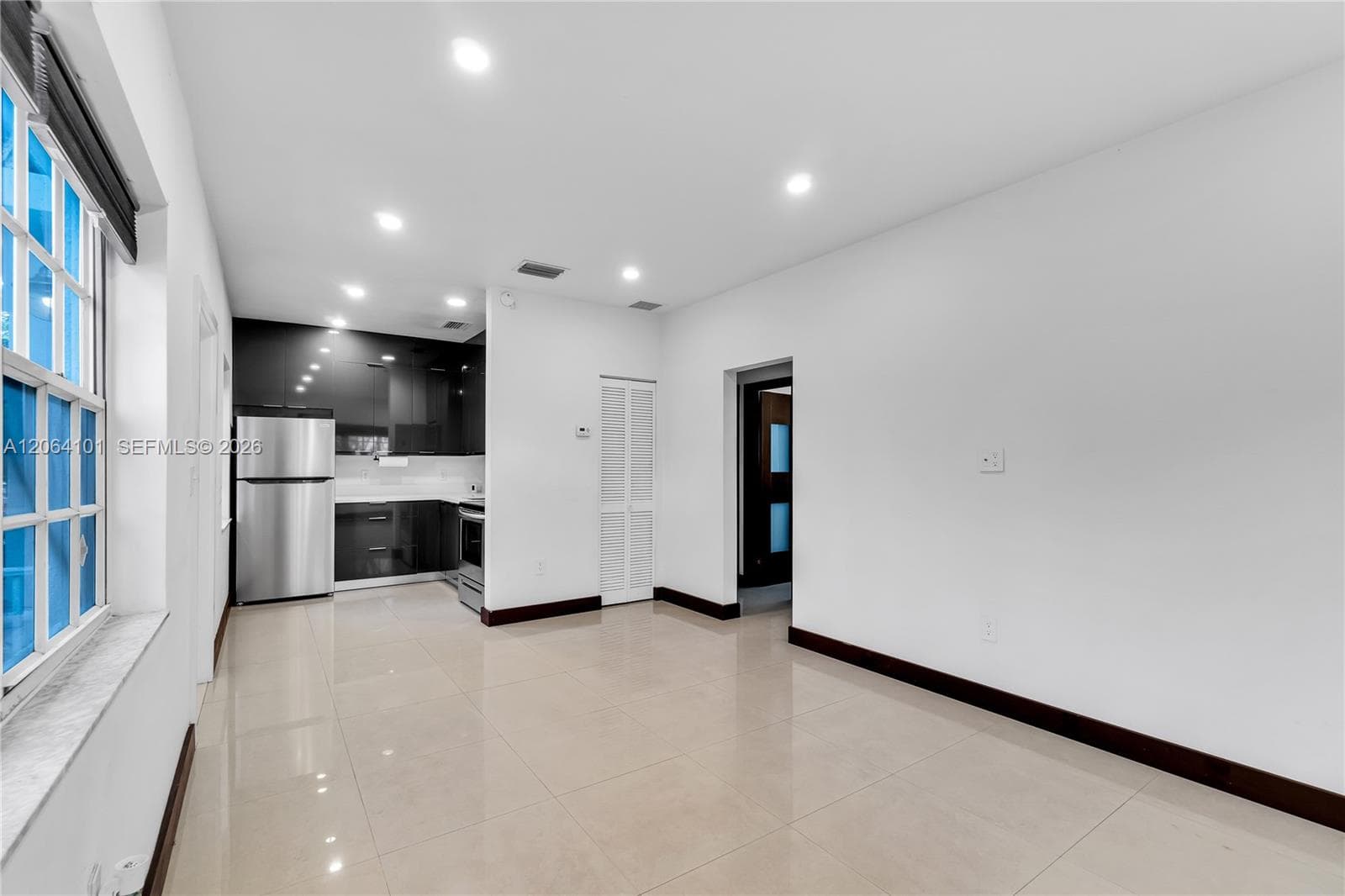 8335 E Crespi Blvd # 4, Miami Beach, FL 33141 photo 4
