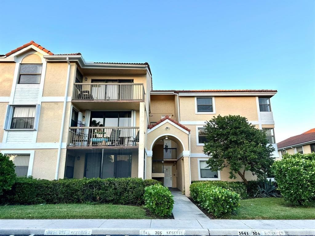 5641 RIVERSIDE Drive # 306B1, Coral Springs, FL 33067