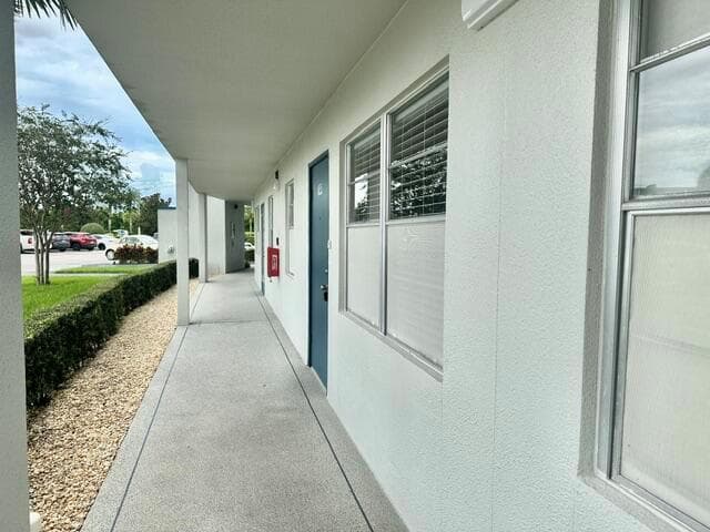 1049 Lincoln C, Boca Raton, FL 33434 photo 2