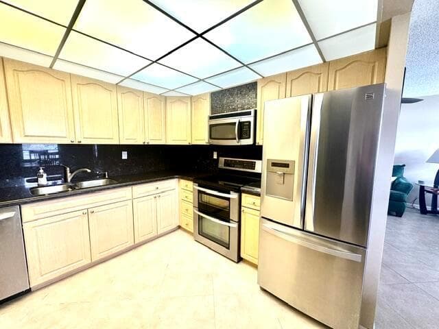1049 Lincoln C, Boca Raton, FL 33434 photo 5