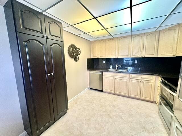 1049 Lincoln C, Boca Raton, FL 33434 photo 4