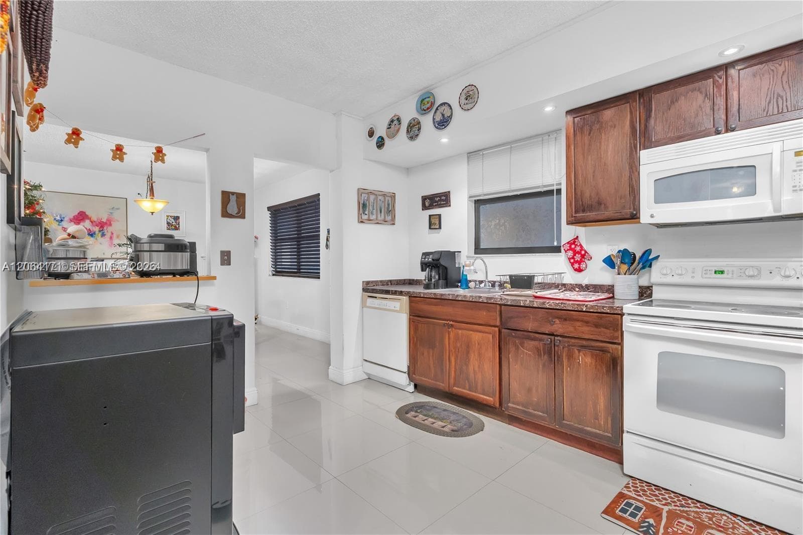 491 Ives Dairy Rd # 202-5, Miami, FL 33179 photo 5